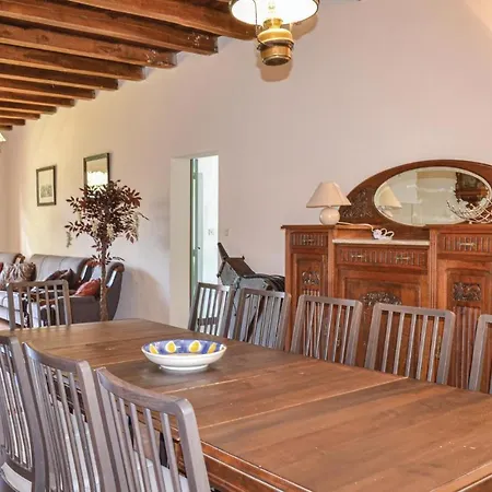 Beautiful In Lacapelette *