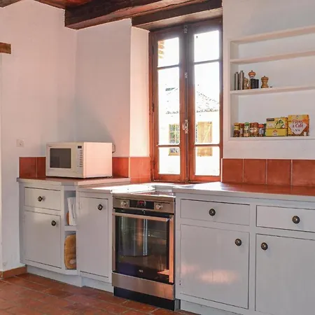 Beautiful In Lacapelette *