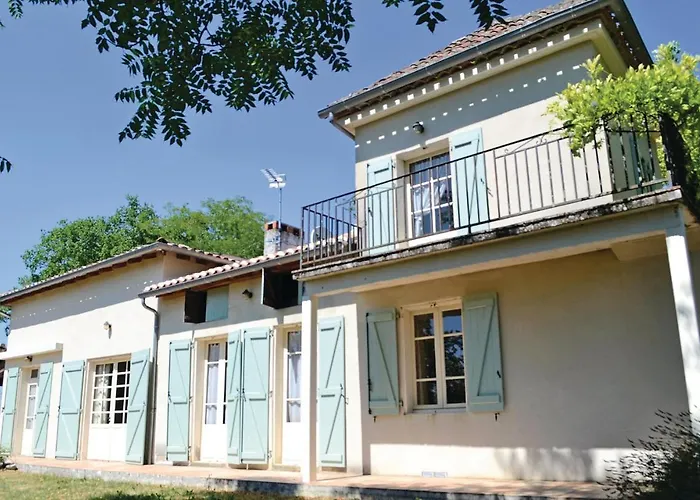 Beautiful In Lacapelette